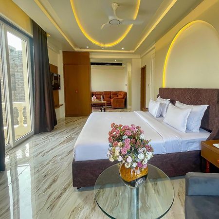 The S Crown Somnath Hotel Exterior photo