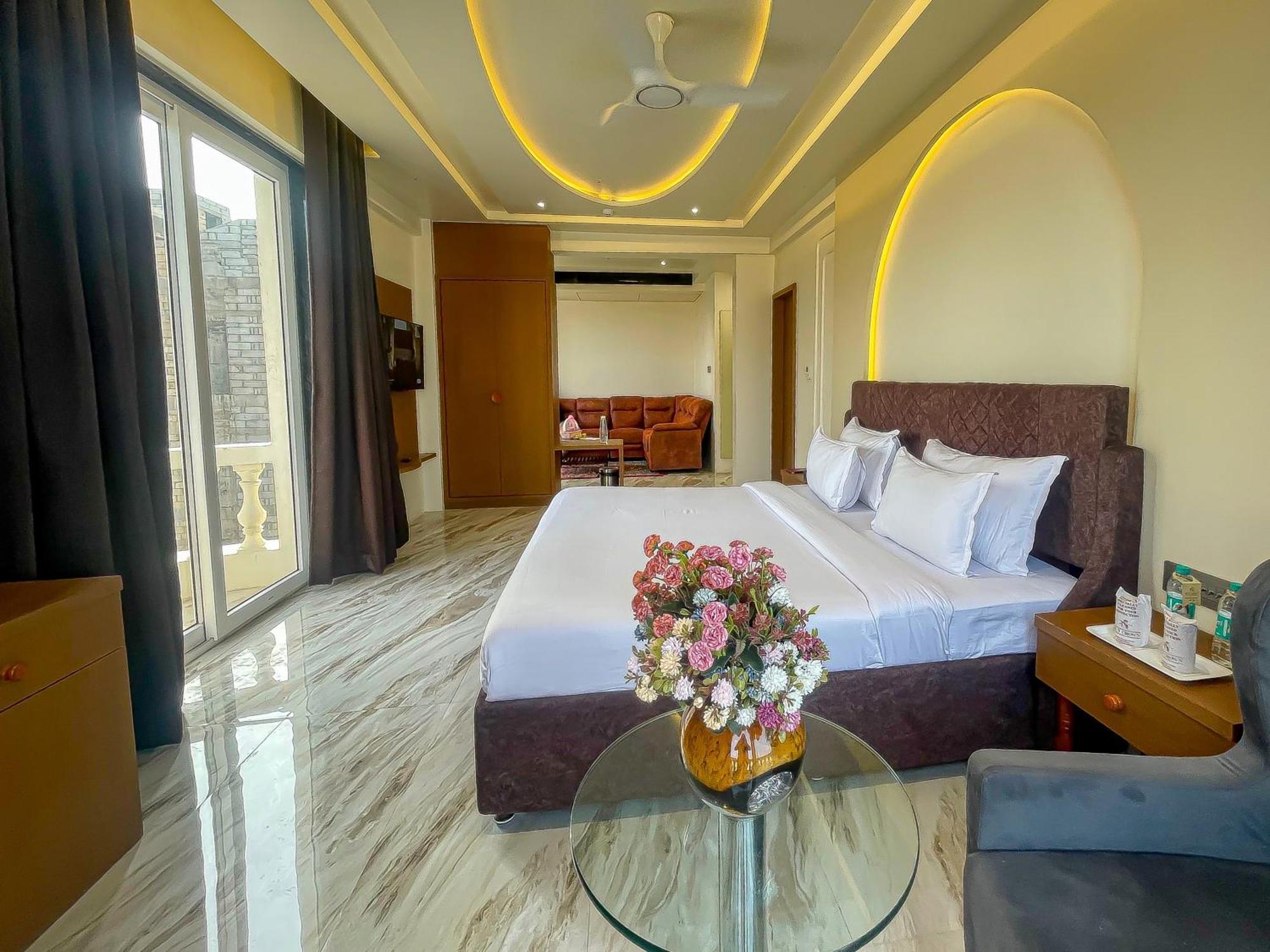 The S Crown Somnath Hotel Exterior photo