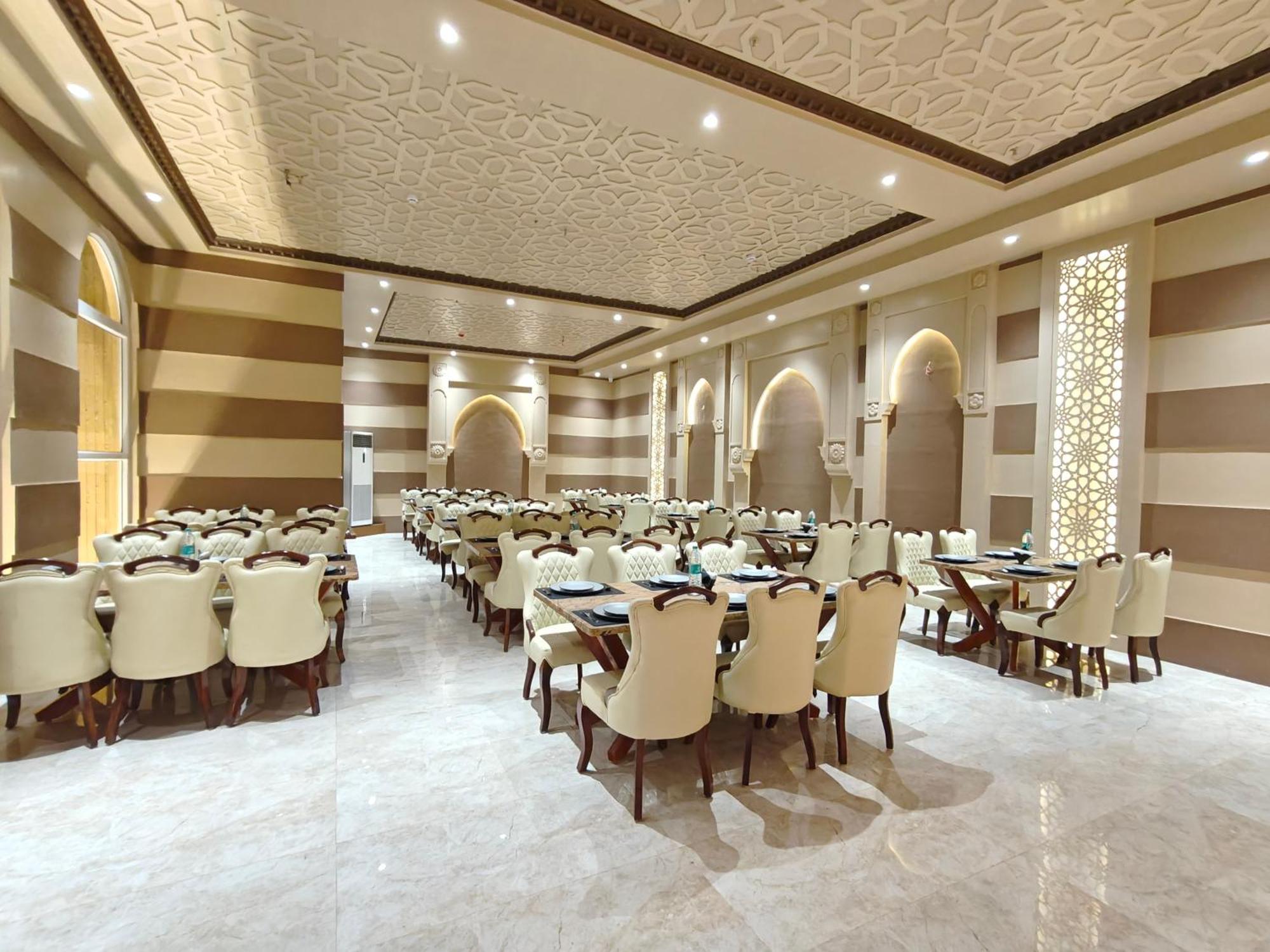 The S Crown Somnath Hotel Exterior photo
