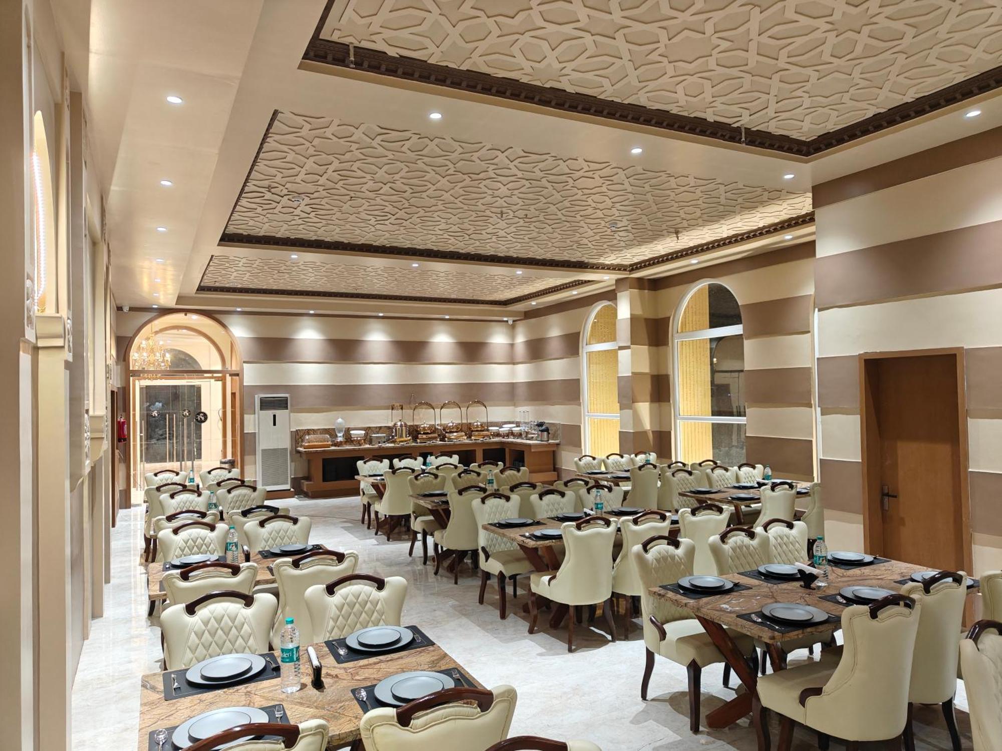 The S Crown Somnath Hotel Exterior photo