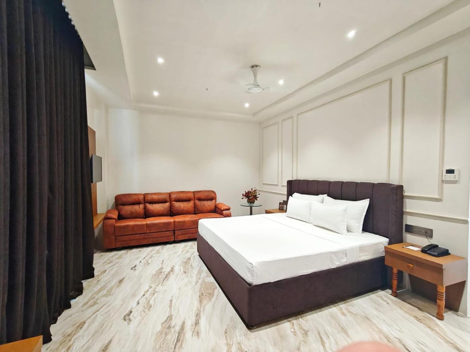 The S Crown Somnath Hotel Exterior photo