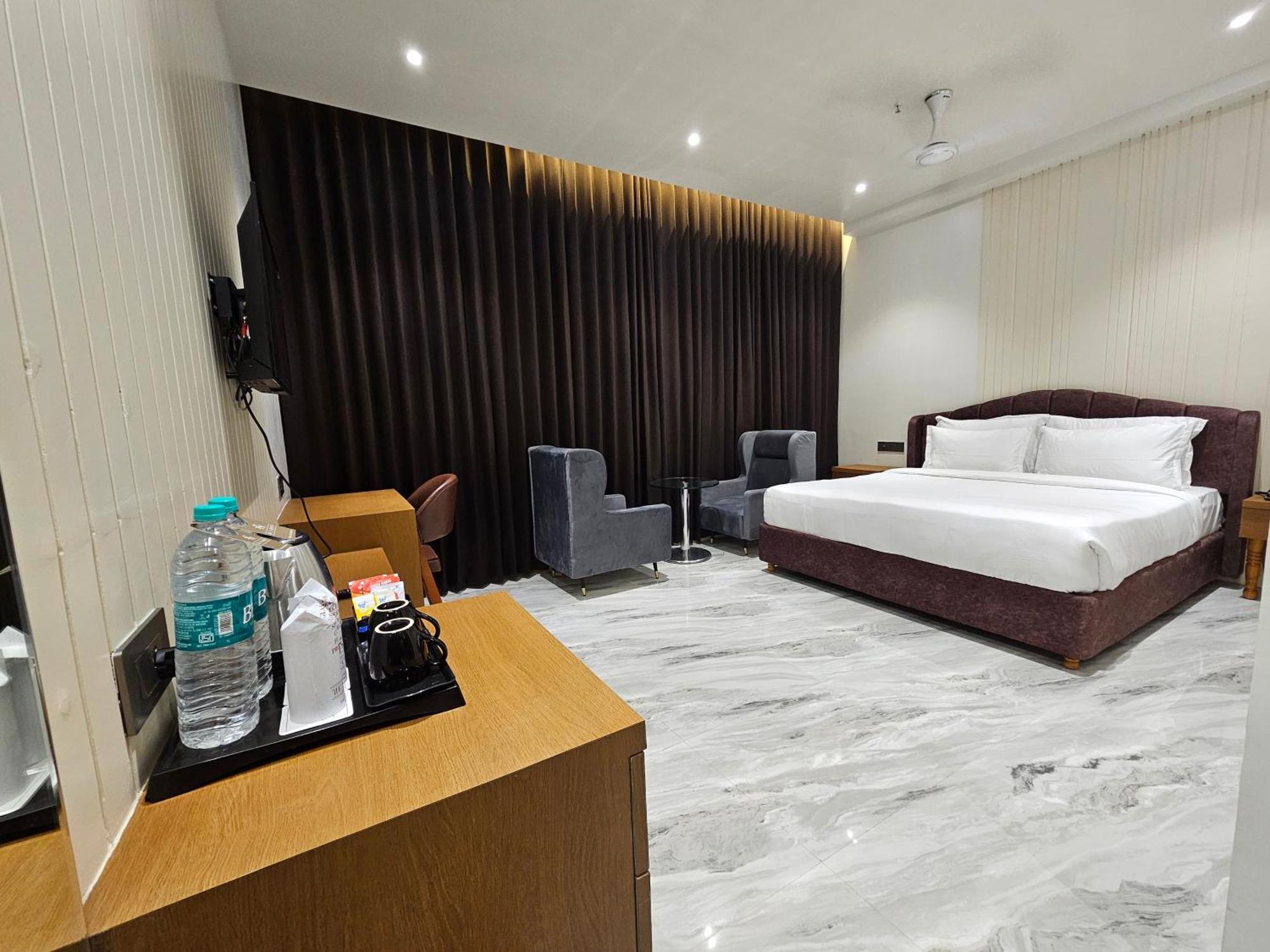 The S Crown Somnath Hotel Exterior photo