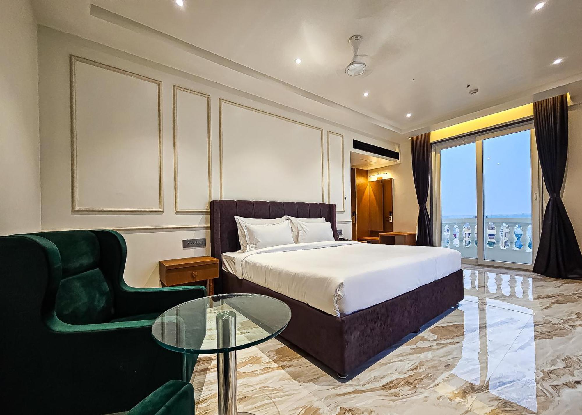 The S Crown Somnath Hotel Exterior photo